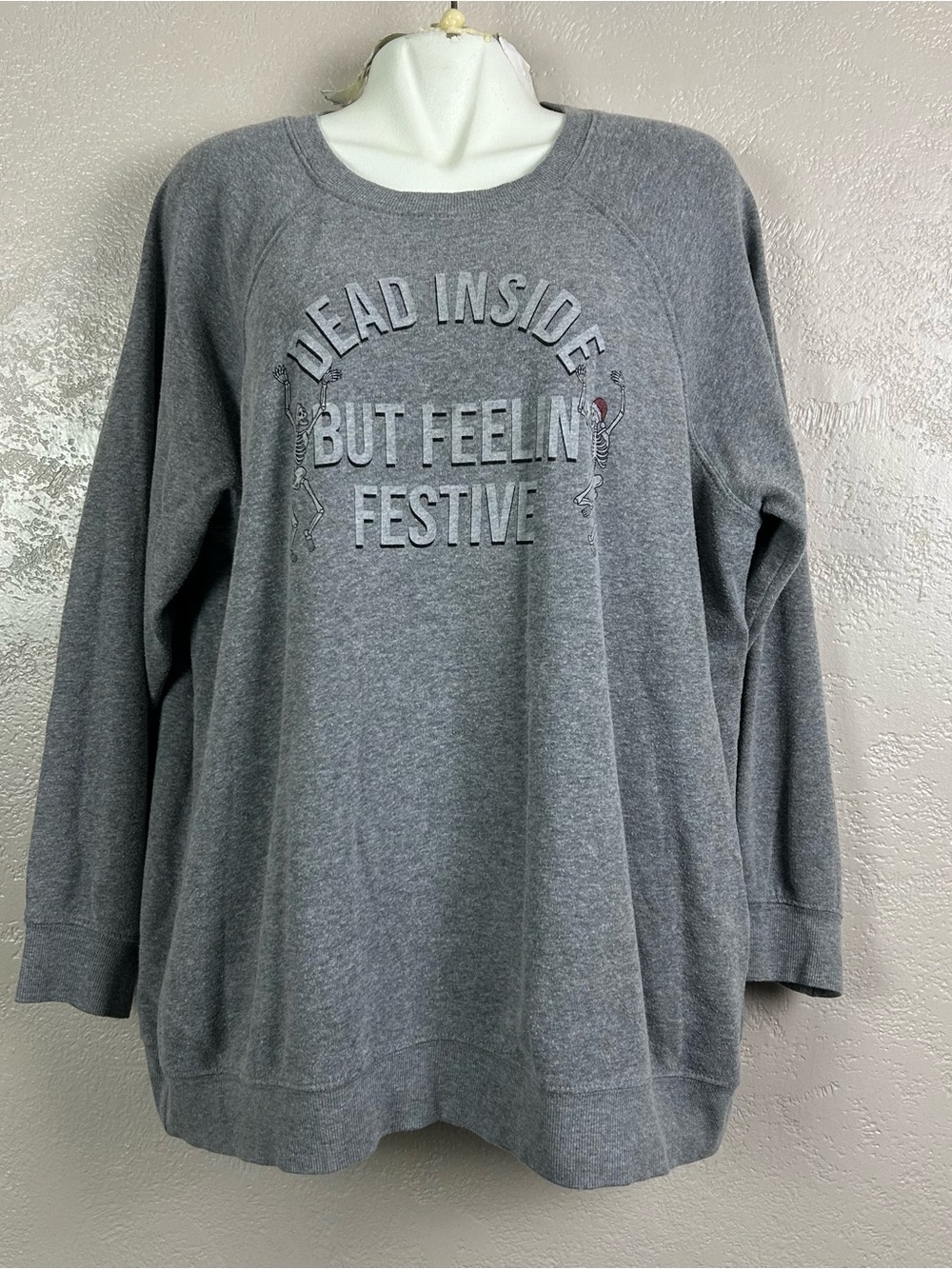Torrid Sweatshirt Fleece Sweatshirt Feelin Festive Crewneck Sweatshirt Sz 2 Gray